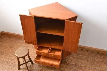 北欧家具 ビンテージ　チーク材　コーナーキャビネット(収納棚)