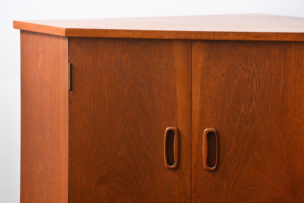 北欧家具 ビンテージ　チーク材　コーナーキャビネット(収納棚)