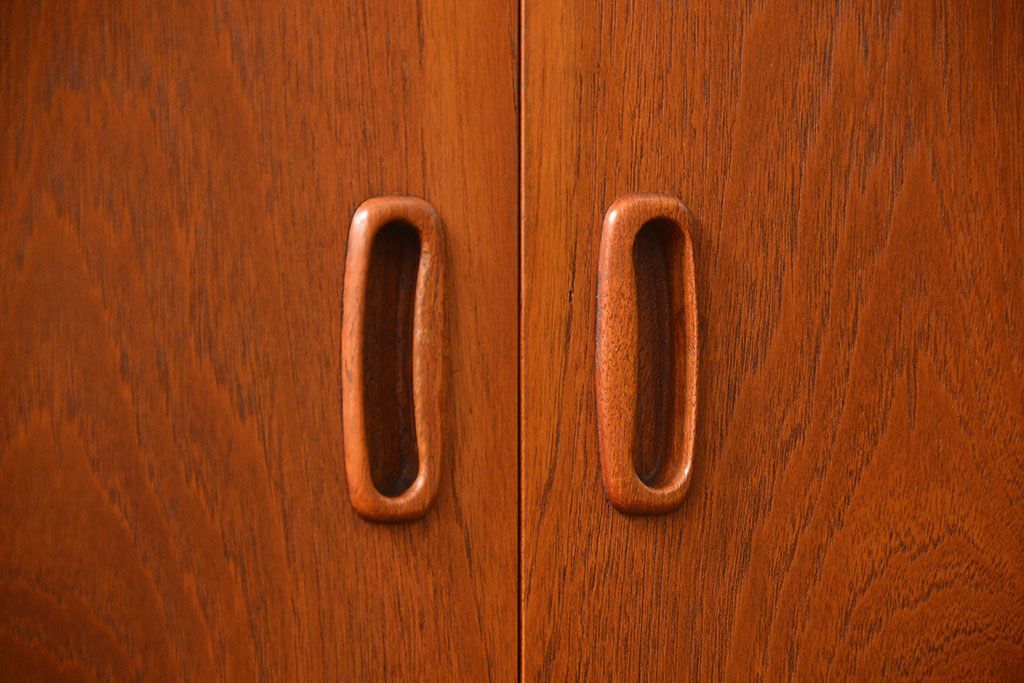 北欧家具 ビンテージ　チーク材　コーナーキャビネット(収納棚)