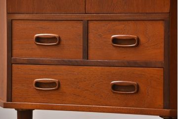 北欧家具 ビンテージ　チーク材　コーナーキャビネット(収納棚)