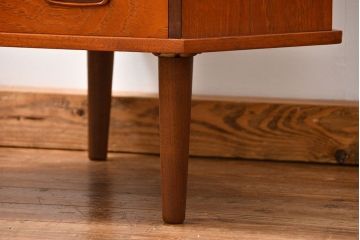 北欧家具 ビンテージ　チーク材　コーナーキャビネット(収納棚)