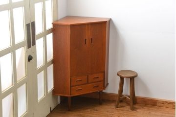 北欧家具 ビンテージ　チーク材　コーナーキャビネット(収納棚)