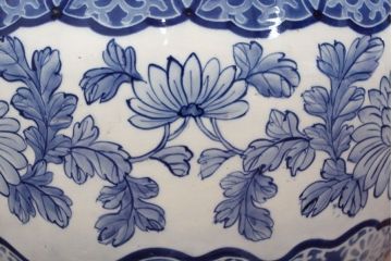 アンティーク雑貨　大正〜昭和初期!　図柄の美しい瀬戸火鉢