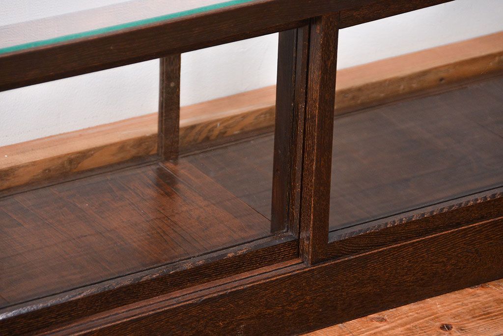 アンティーク家具　大正ロマン 古いナラ材の上質な横長ロータイプガラスケース(ショーケース)