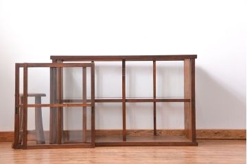 アンティーク家具　古民具・骨董 格子引き戸の味のある三面ガラスケース(ショーケース)