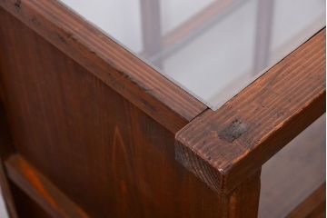 アンティーク家具　古民具・骨董 格子引き戸の味のある三面ガラスケース(ショーケース)