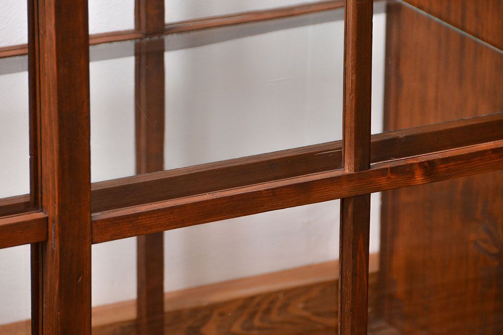 アンティーク家具　古民具・骨董 格子引き戸の味のある三面ガラスケース(ショーケース)