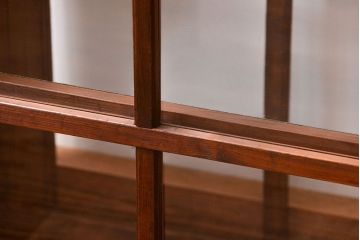 アンティーク家具　古民具・骨董 格子引き戸の味のある三面ガラスケース(ショーケース)