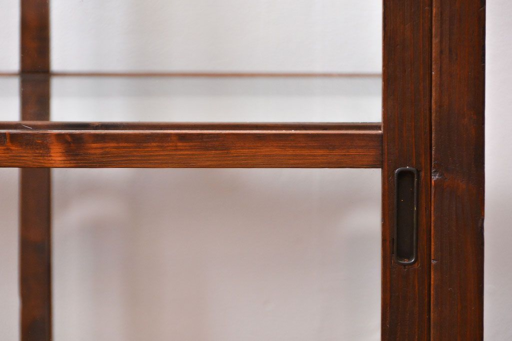アンティーク家具　古民具・骨董 格子引き戸の味のある三面ガラスケース(ショーケース)