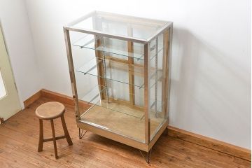 レトロ家具　昭和レトロ 古いパン屋のステンレス貼り鉄脚ガラスケース(ショーケース)