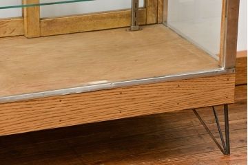 レトロ家具　昭和レトロ 古いパン屋のステンレス貼り鉄脚ガラスケース(ショーケース)