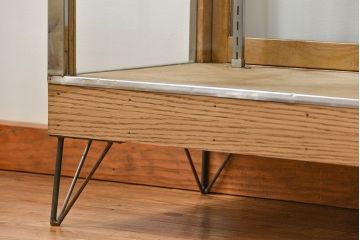 レトロ家具　昭和レトロ 古いパン屋のステンレス貼り鉄脚ガラスケース(ショーケース)