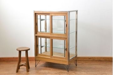 レトロ家具　昭和レトロ 古いパン屋のステンレス貼り鉄脚ガラスケース(ショーケース)