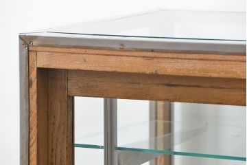 レトロ家具　昭和レトロ 古いパン屋のステンレス貼り鉄脚ガラスケース(ショーケース)