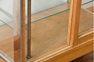 レトロ家具　昭和レトロ 古いパン屋のステンレス貼り鉄脚ガラスケース(ショーケース)