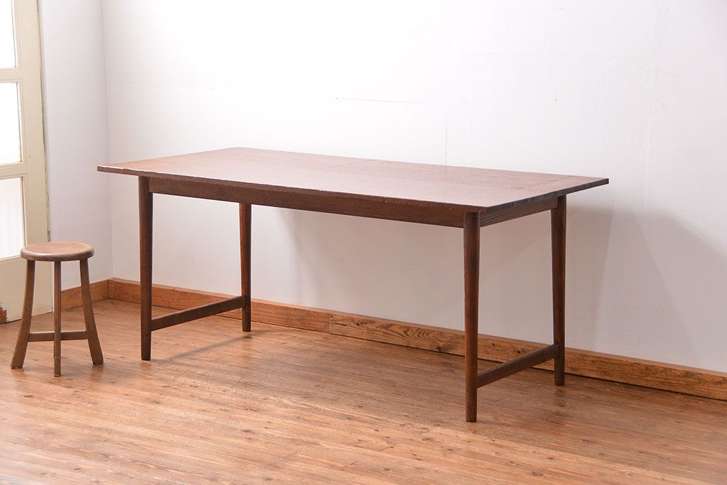 レトロ家具　昭和レトロ シンプルな丸脚ダイニングテーブル(作業台)