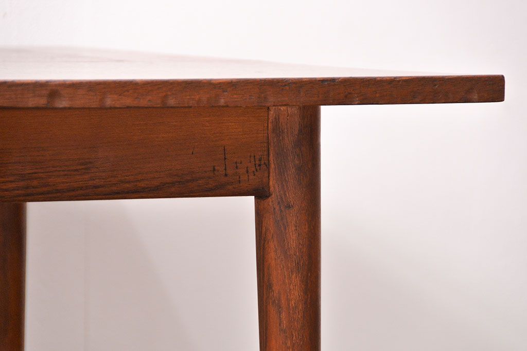 レトロ家具　昭和レトロ シンプルな丸脚ダイニングテーブル(作業台)