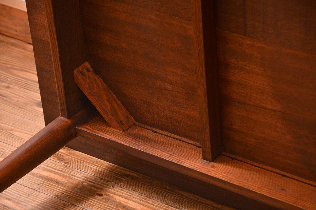 レトロ家具　昭和レトロ シンプルな丸脚ダイニングテーブル(作業台)