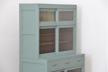レトロ家具　昭和レトロ アンティークペイント　モールガラス食器棚(収納棚、カップボード)