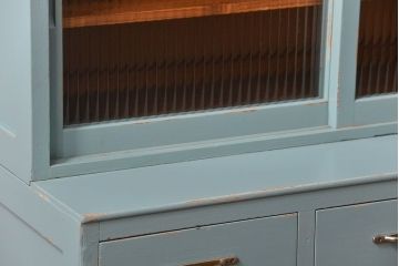 レトロ家具　昭和レトロ アンティークペイント　モールガラス食器棚(収納棚、カップボード)