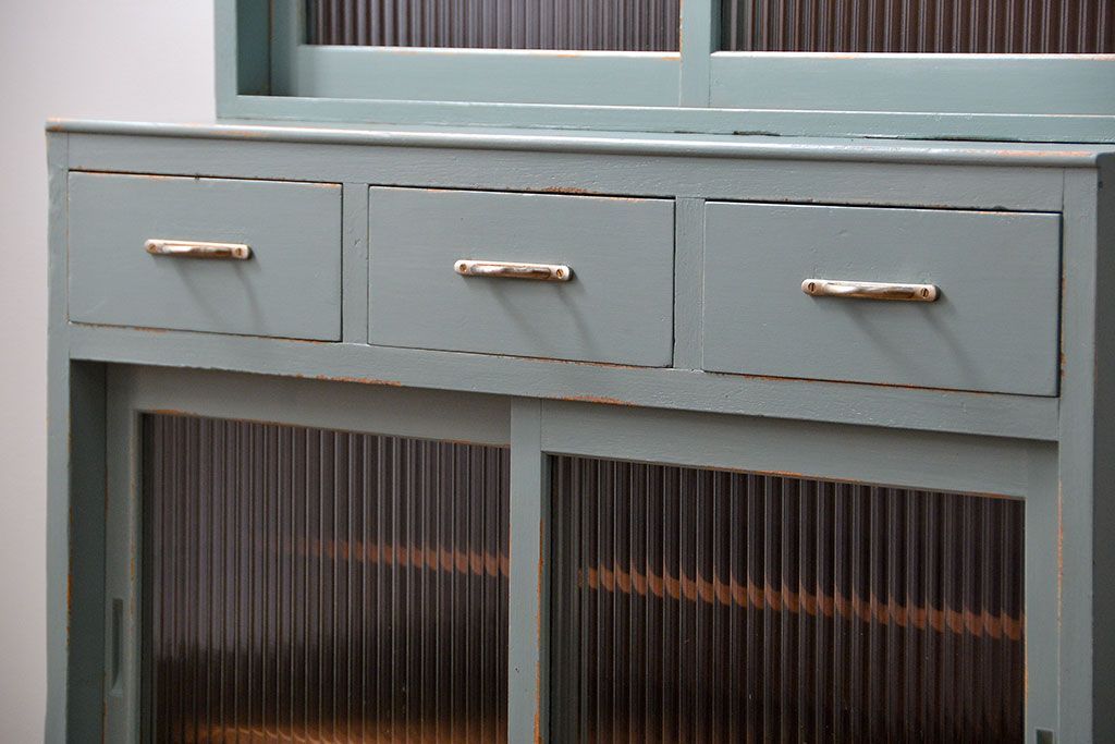 レトロ家具　昭和レトロ アンティークペイント　モールガラス食器棚(収納棚、カップボード)