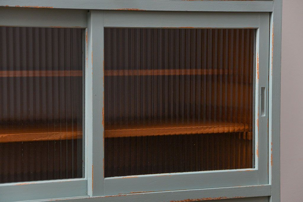 レトロ家具　昭和レトロ アンティークペイント　モールガラス食器棚(収納棚、カップボード)