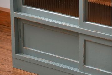 レトロ家具　昭和レトロ アンティークペイント　モールガラス食器棚(収納棚、カップボード)