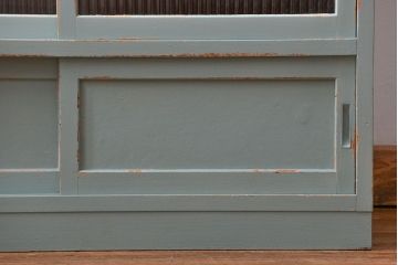 レトロ家具　昭和レトロ アンティークペイント　モールガラス食器棚(収納棚、カップボード)