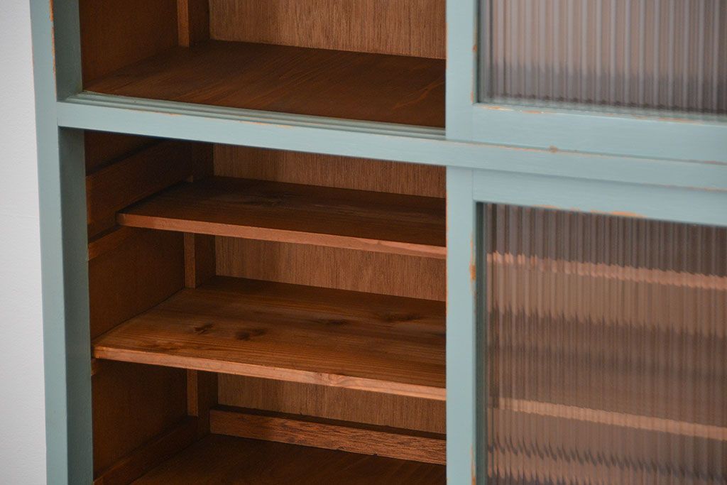 レトロ家具　昭和レトロ アンティークペイント　モールガラス食器棚(収納棚、カップボード)