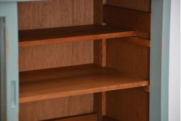 レトロ家具　昭和レトロ アンティークペイント　モールガラス食器棚(収納棚、カップボード)