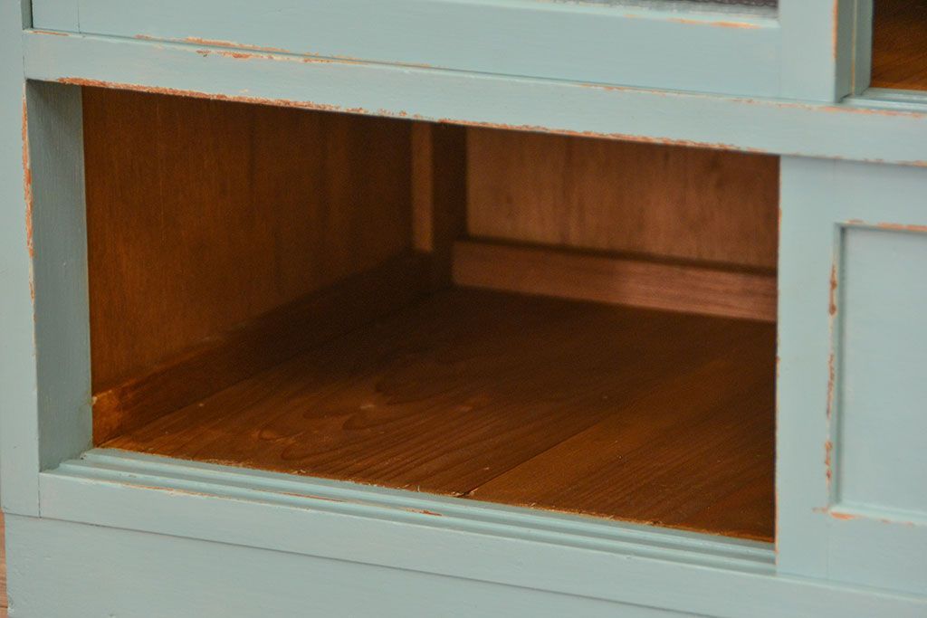 レトロ家具　昭和レトロ アンティークペイント　モールガラス食器棚(収納棚、カップボード)