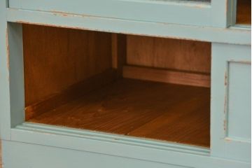 レトロ家具　昭和レトロ アンティークペイント　モールガラス食器棚(収納棚、カップボード)