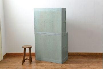 レトロ家具　昭和レトロ アンティークペイント　モールガラス食器棚(収納棚、カップボード)