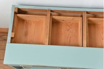 レトロ家具　昭和レトロ アンティークペイント　モールガラス食器棚(収納棚、カップボード)