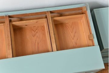 レトロ家具　昭和レトロ アンティークペイント　モールガラス食器棚(収納棚、カップボード)