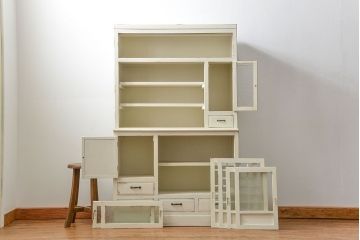 アンティーク家具　アンティークペイント　ダイヤガラスのかわいい二段重ね食器棚(収納棚)