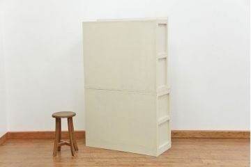 アンティーク家具　アンティークペイント　ダイヤガラスのかわいい二段重ね食器棚(収納棚)