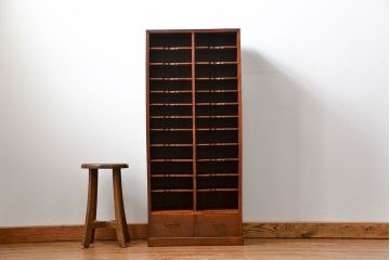アンティーク家具　アンティーク 古い栗材の重厚な書類棚(カルテケース、小引き出し)