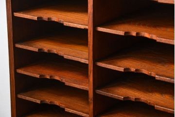 アンティーク家具　アンティーク 古い栗材の重厚な書類棚(カルテケース、小引き出し)