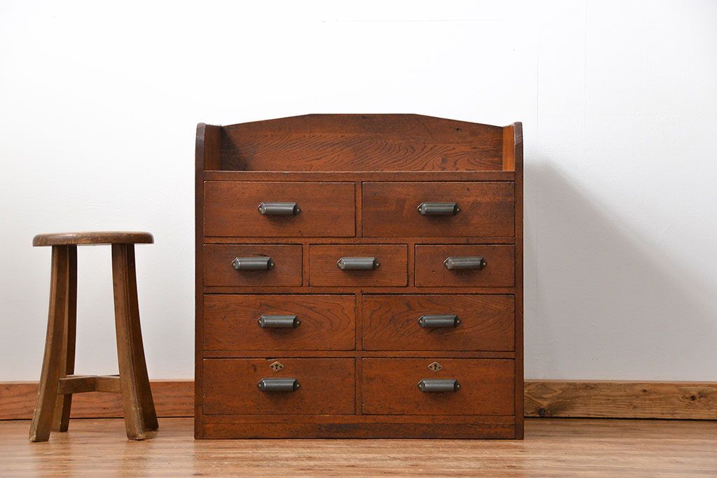 アンティーク家具　アンティーク 古い栓材の重厚なローチェスト(引き出し、ドロワー)