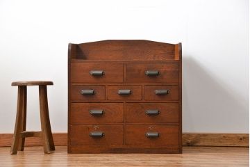 アンティーク家具　アンティーク 古い栓材の重厚なローチェスト(引き出し、ドロワー)