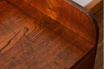 アンティーク家具　アンティーク 古い栓材の重厚なローチェスト(引き出し、ドロワー)