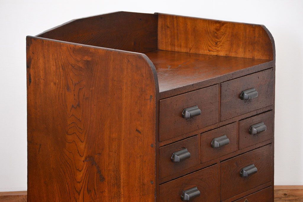 アンティーク家具　アンティーク 古い栓材の重厚なローチェスト(引き出し、ドロワー)