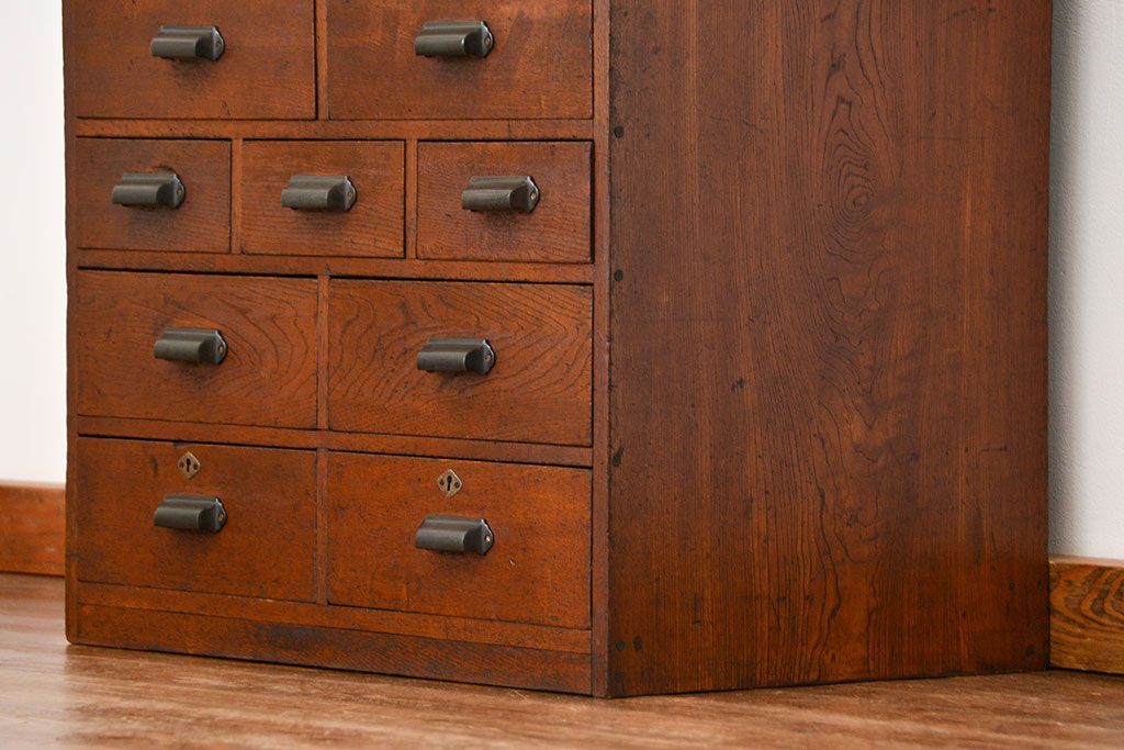 アンティーク家具　アンティーク 古い栓材の重厚なローチェスト(引き出し、ドロワー)