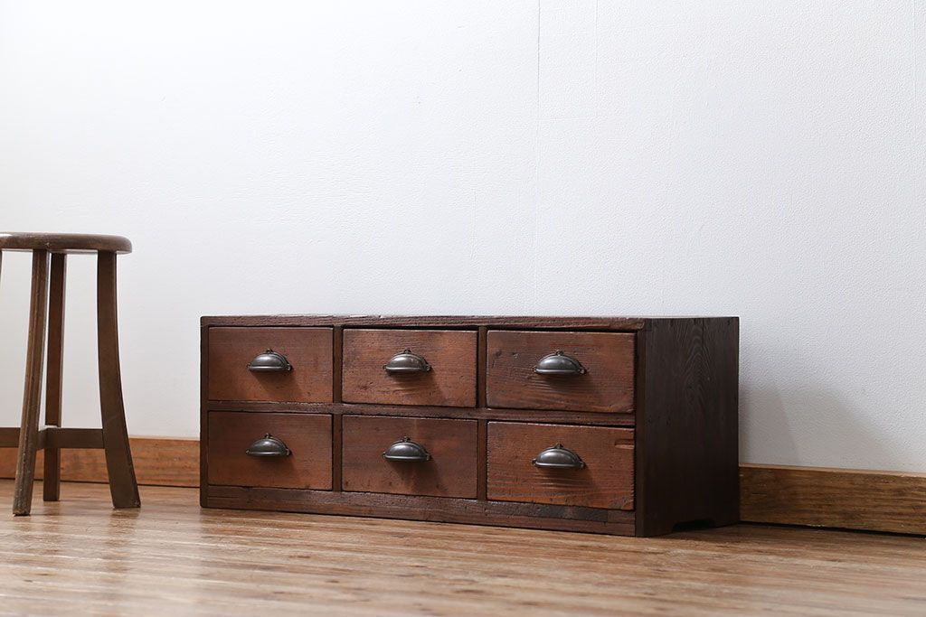 アンティーク家具　アンティーク 味のある6杯引き出しローボード(1)(ローチェスト)