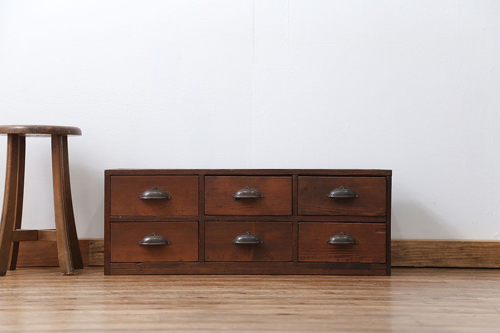 アンティーク家具　アンティーク 味のある6杯引き出しローボード(1)(ローチェスト)
