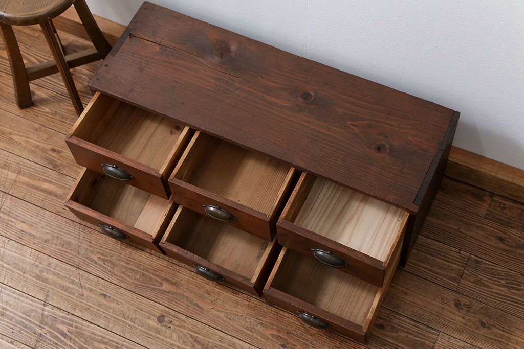 アンティーク家具　アンティーク 味のある6杯引き出しローボード(1)(ローチェスト)