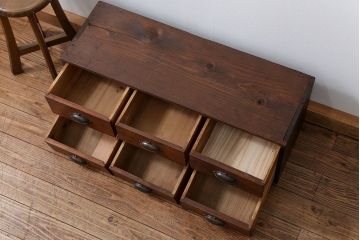 アンティーク家具　アンティーク 味のある6杯引き出しローボード(1)(ローチェスト)