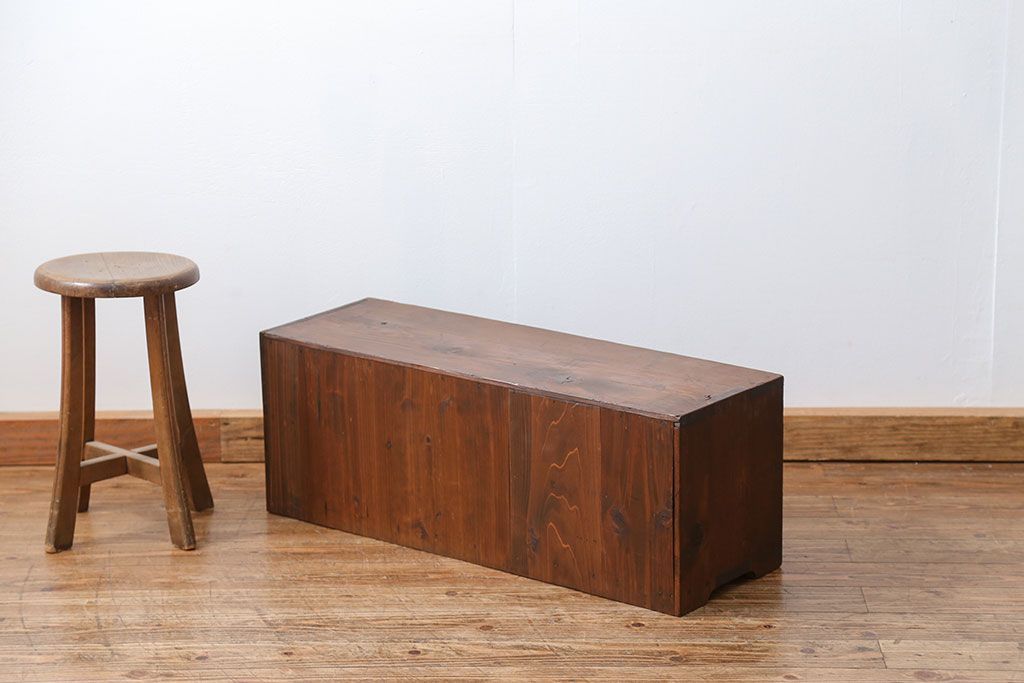 アンティーク家具　アンティーク 味のある6杯引き出しローボード(1)(ローチェスト)