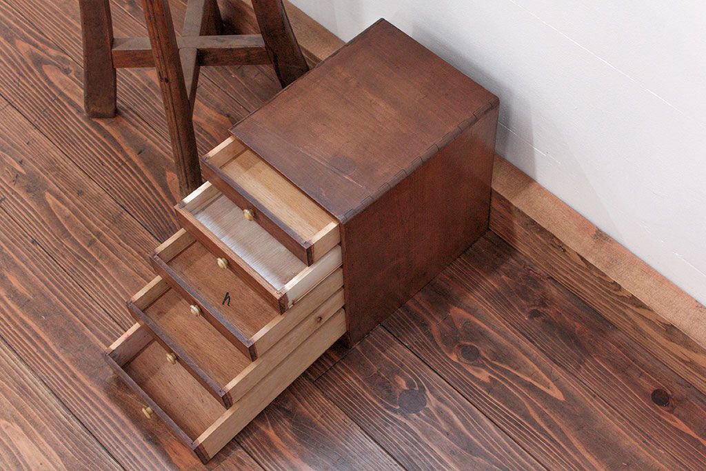 レトロ家具　昭和レトロ とても小さなアンティーク五段小引き出し